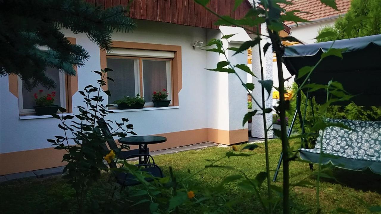Julia Vendeghaz Sarrod Hotel Exterior foto