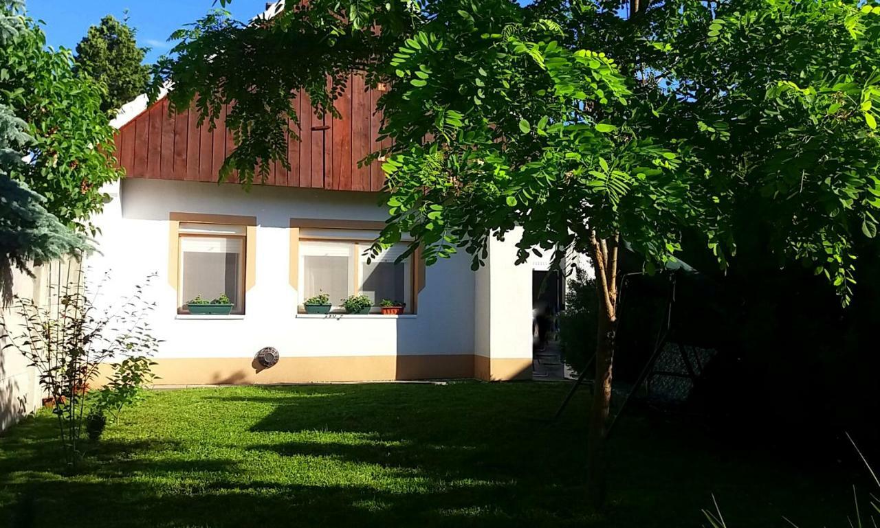 Julia Vendeghaz Sarrod Hotel Exterior foto
