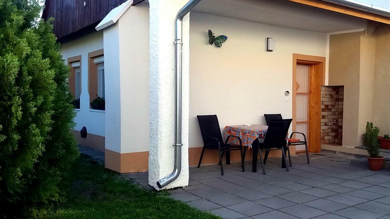 Julia Vendeghaz Sarrod Hotel Exterior foto